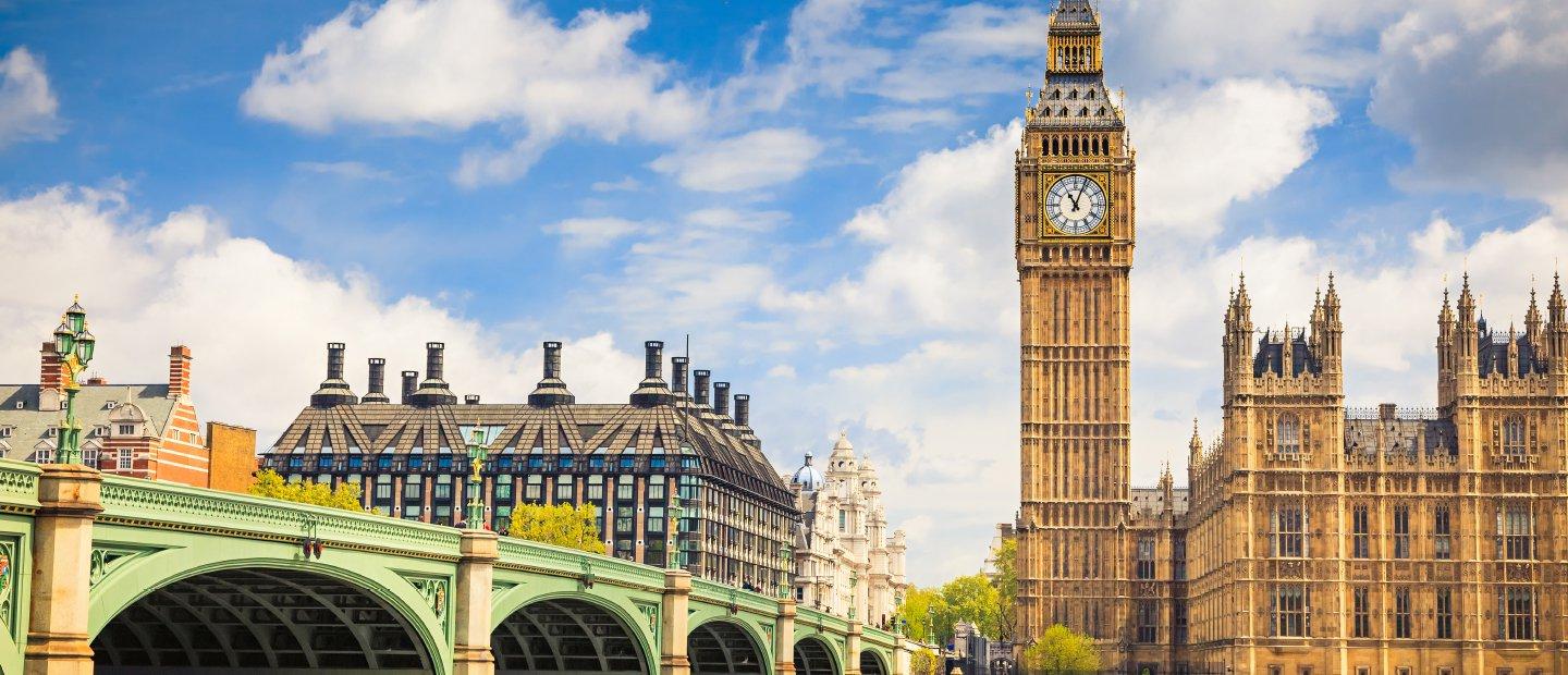 Houses of Parliament buildings and the Big Ben clock tower in 伦敦.